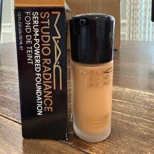 MAC Studio Radiance Serum Powered Foundation NC30 -Brand new in box